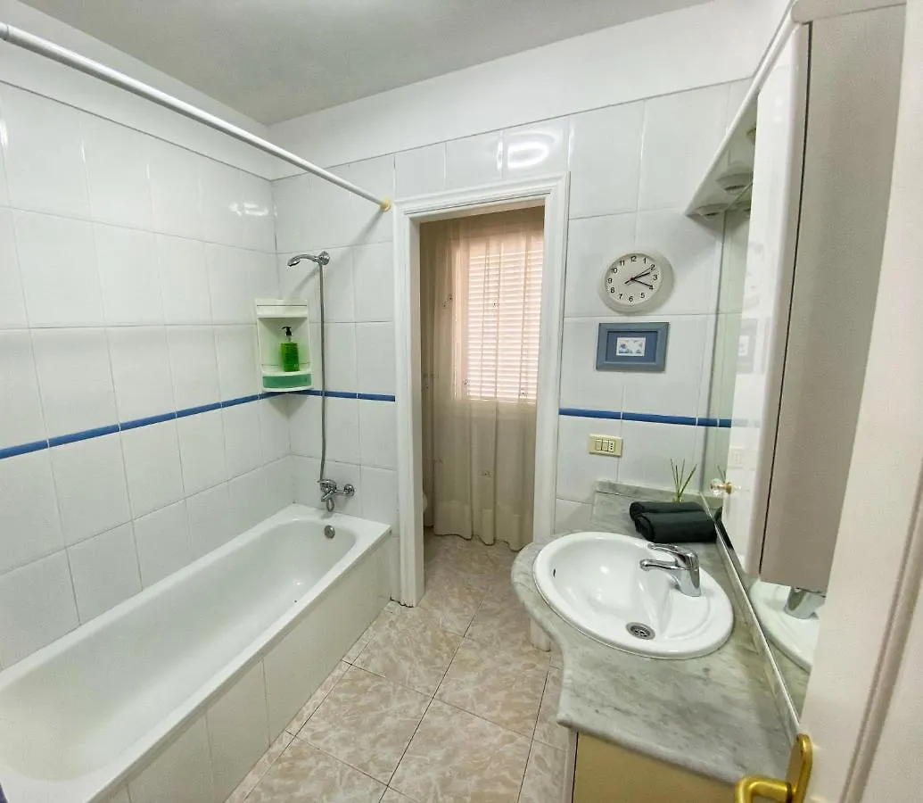 Hugo'S Holiday Apartment In Costa Del Silencio Арона