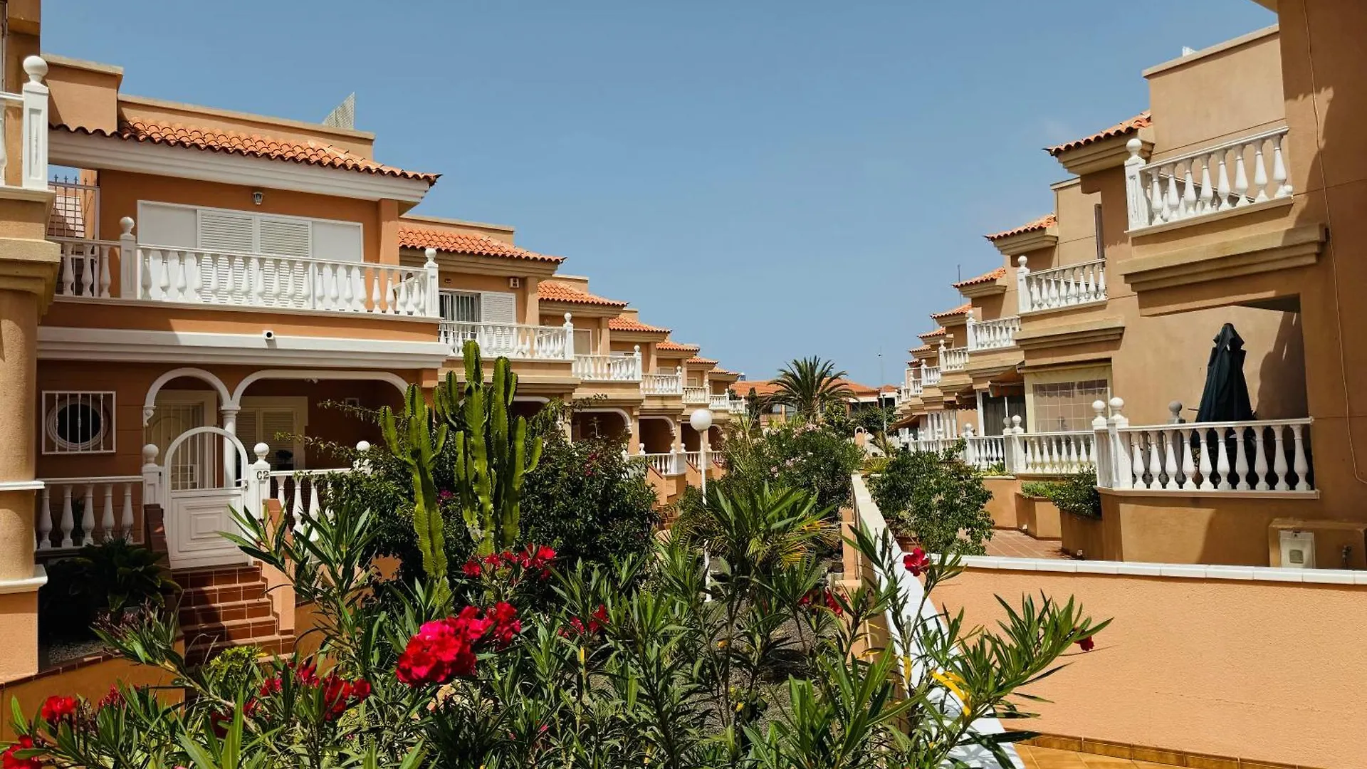 Hugo'S Holiday Apartment In Costa Del Silencio Арона