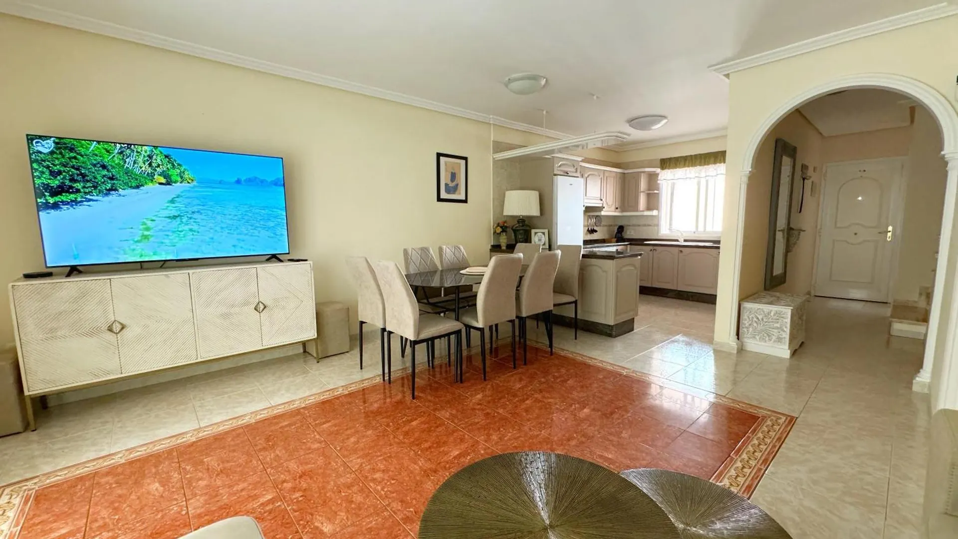 Hugo'S Holiday Apartment In Costa Del Silencio Arona